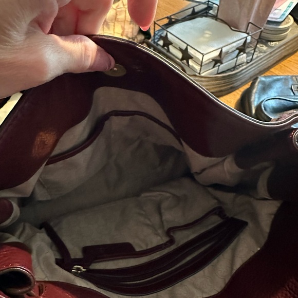 This is a beautiful like brand new Michael Kors Bag! - Picture 6 of 8